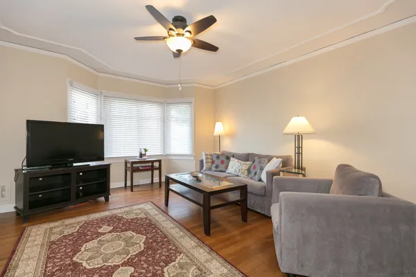 Charming one bedroom enjoy staying in Laurel neighborhood