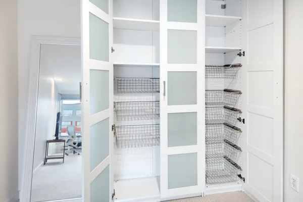 17-2600-18th-Unit21-San-Francisco-3bed-closet-web.jpg