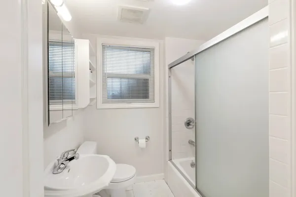 16-2456-Leavenworth-San-Francisco-bath-web.webp
