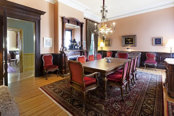Rent a mansion in San Fransisco