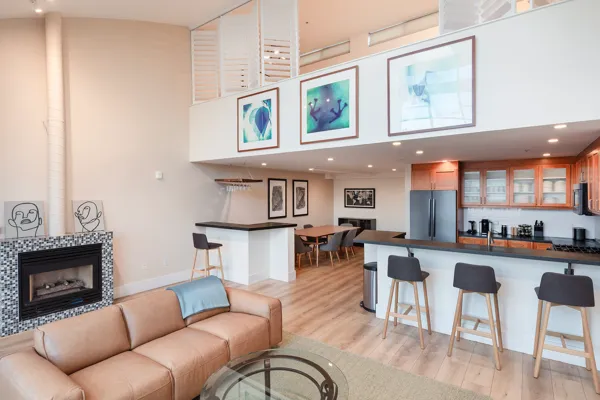 02-2600-18th-Unit21-San-Francisco-living-web.jpg