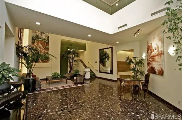 lobby1.jpg