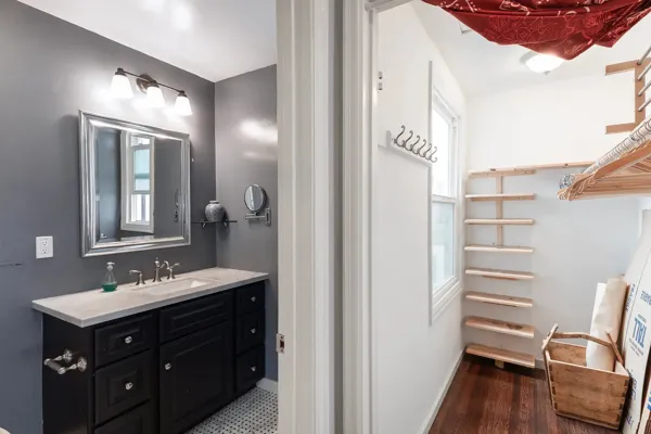 06-1739-Lake-Unit4-San-Francisco-1bath-closet-web.webp