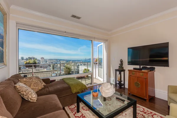 Italianate Victorian 2 bedroom in Nob Hill