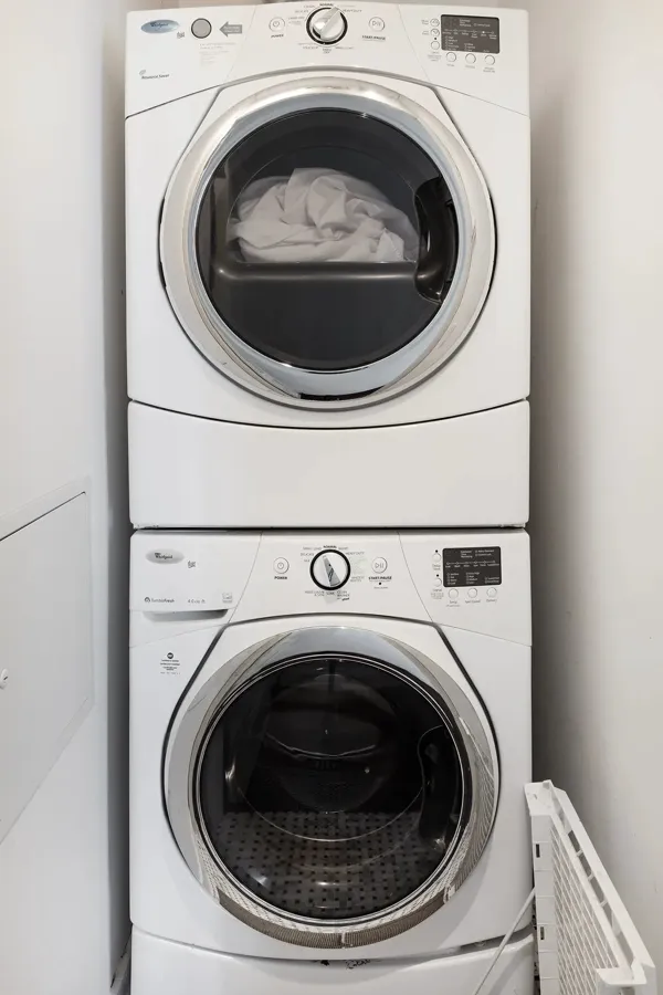 17-1739-Lake-San-Francisco-laundry-web (1).webp