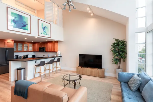 03-2600-18th-Unit21-San-Francisco-living-web.jpg