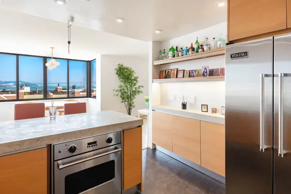 12-101-Lombard-608W-San-Francisco-kitchen-web.webp
