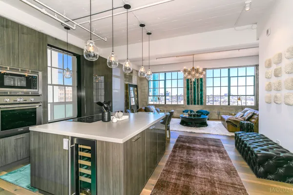 Upscale 1 Bedroom 2 Bath with Views in SOMA