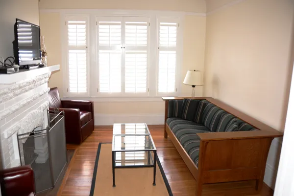 Quiet Alley With A Charming Furnished Comfortable Home