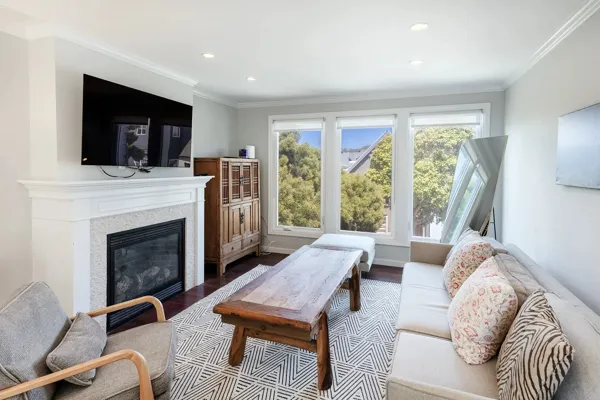 01-1739-Lake-San-Francisco-living-web (1).webp