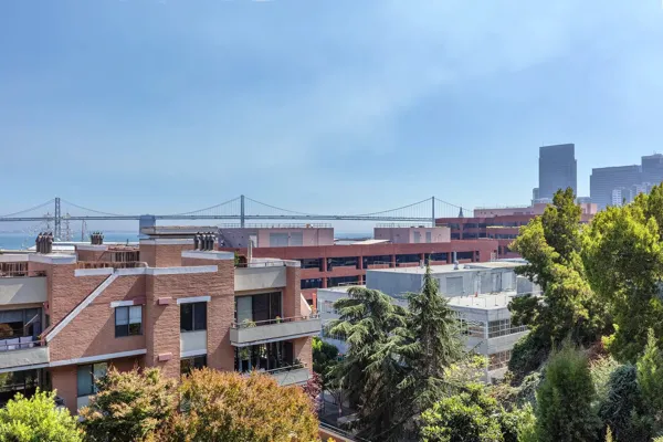 04-101-Lombard-608W-San-Francisco-view-web.webp